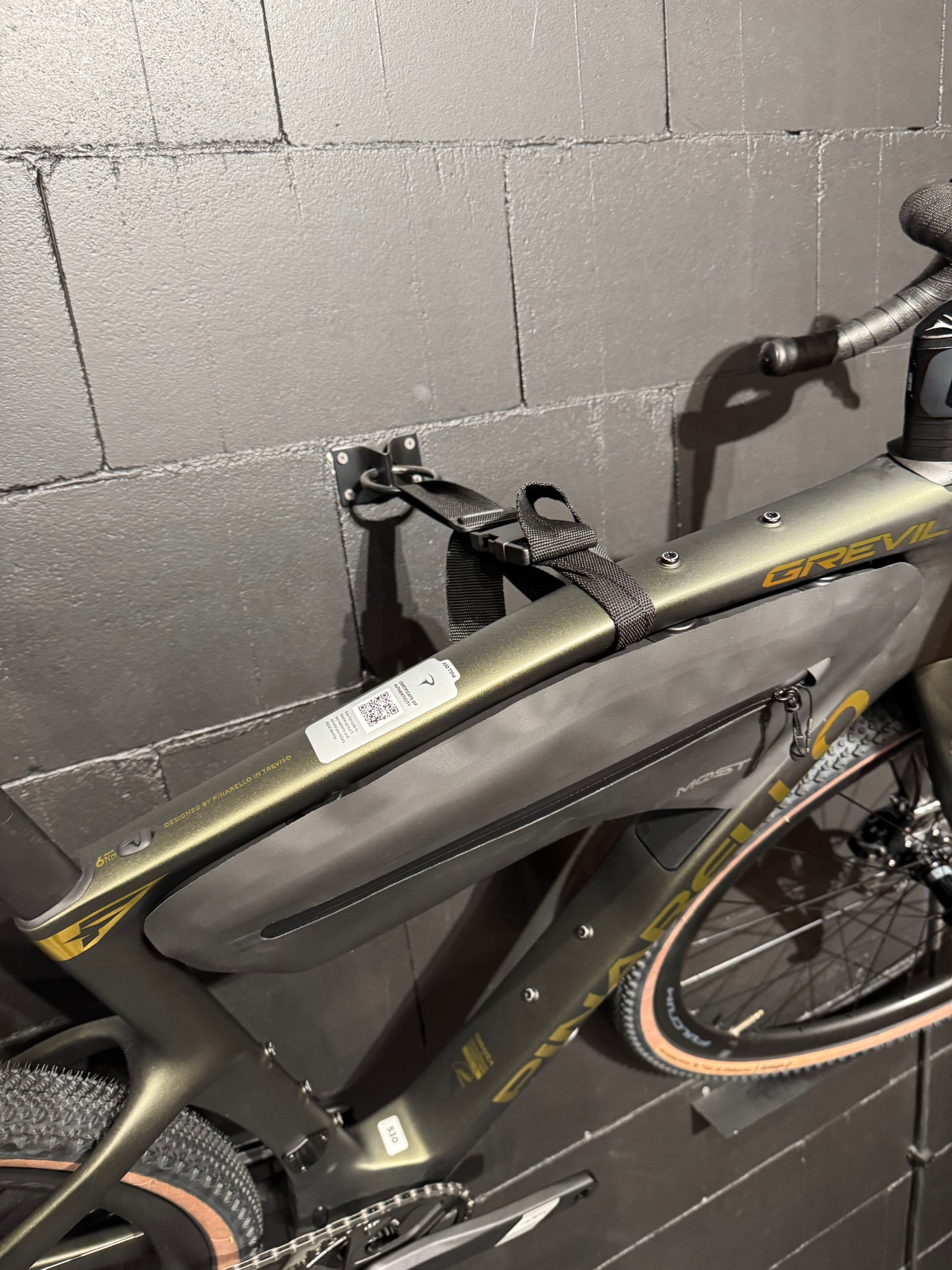 Pinarello Grevil F3 | My26 Etna Black | Sram Apex XPLR