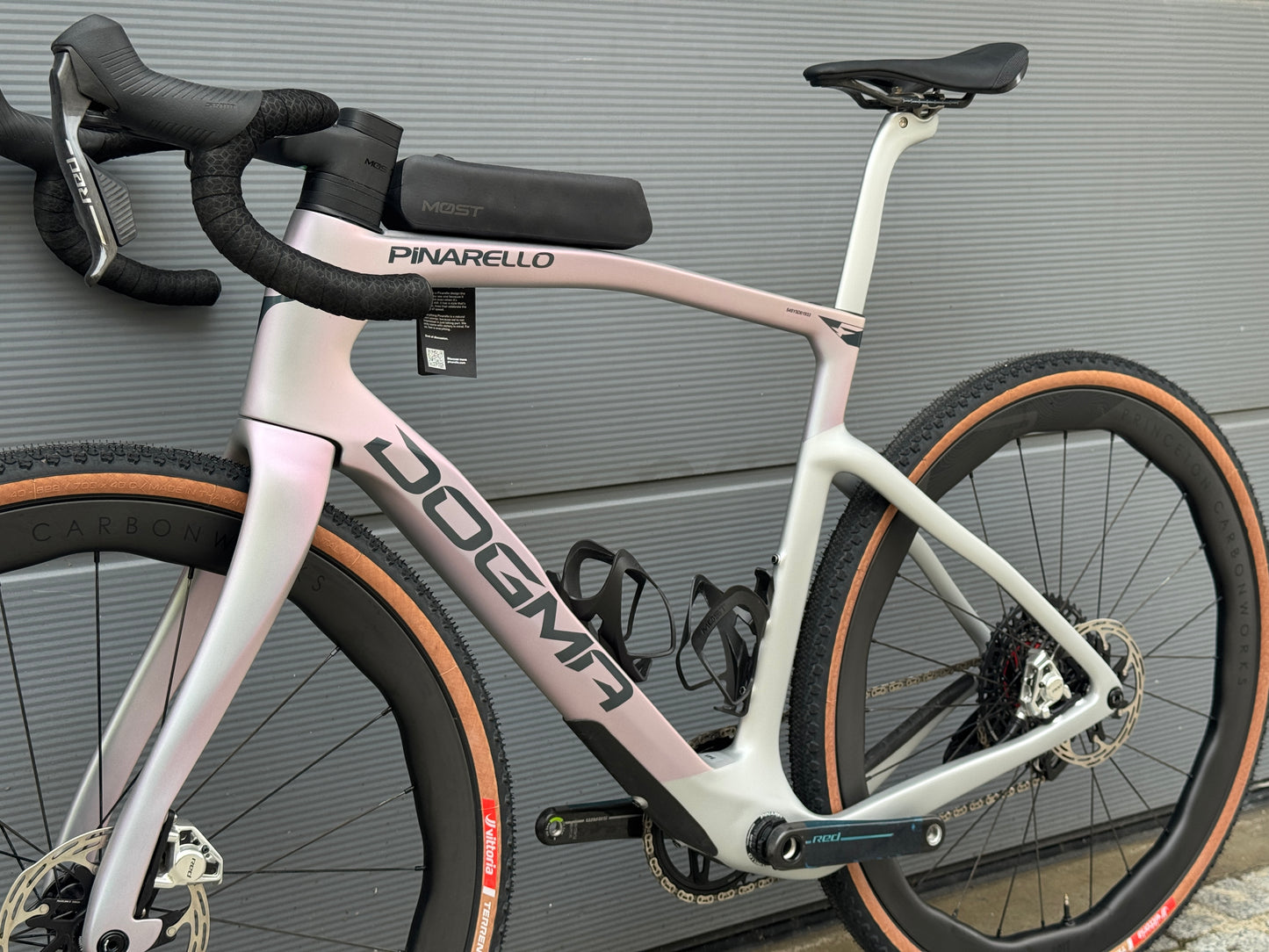 Pinarello Dogma GR – SRAM Red XPLR AXS 1x13 – Interstellar Grey Matt