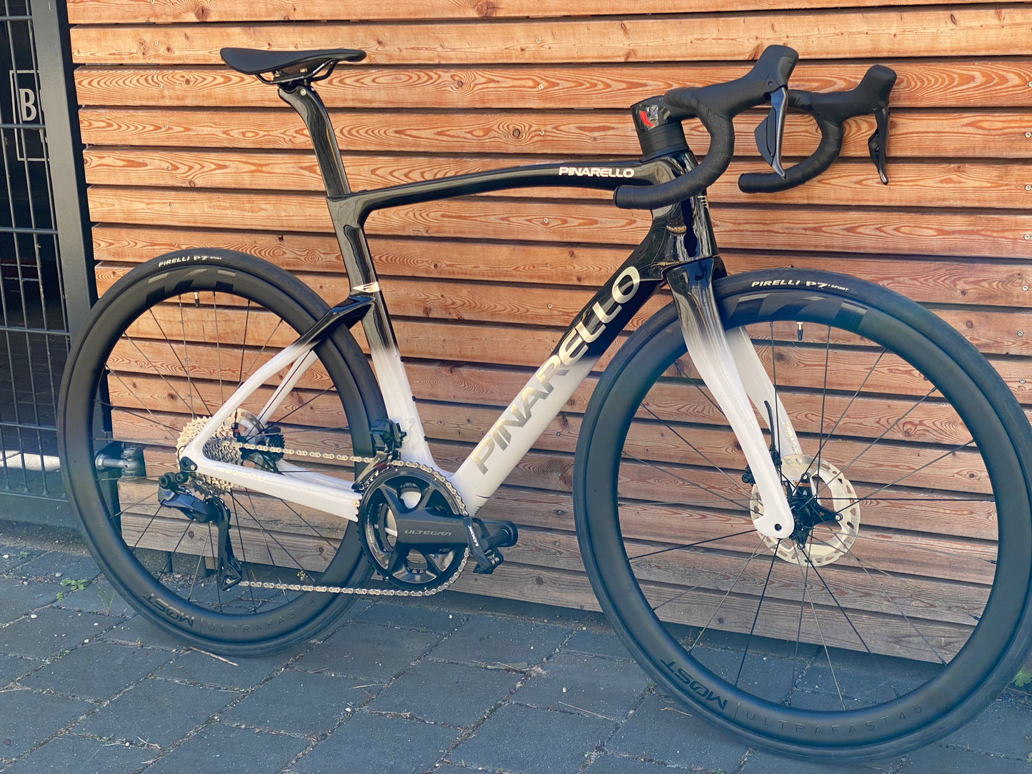 Pinarello F7 MY25 | Ultegra Di2 | Most Carbon | Lunar White