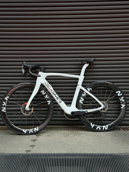 Pinarello Dogma F Crystal White | SRAM Force AXS E1 | Number Six 52/58