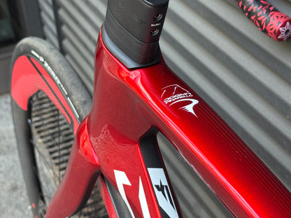 Pinarello Dogma F Starry Red | Sram Red AXS E1 | Princeton Carbonworks Vuelta Red | Roadbike