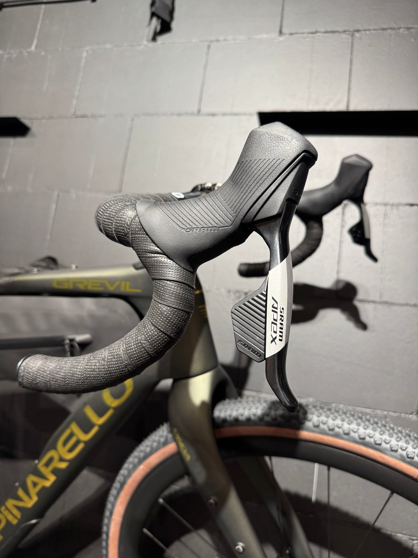 Pinarello Grevil F3 | My26 Etna Black | Sram Apex XPLR