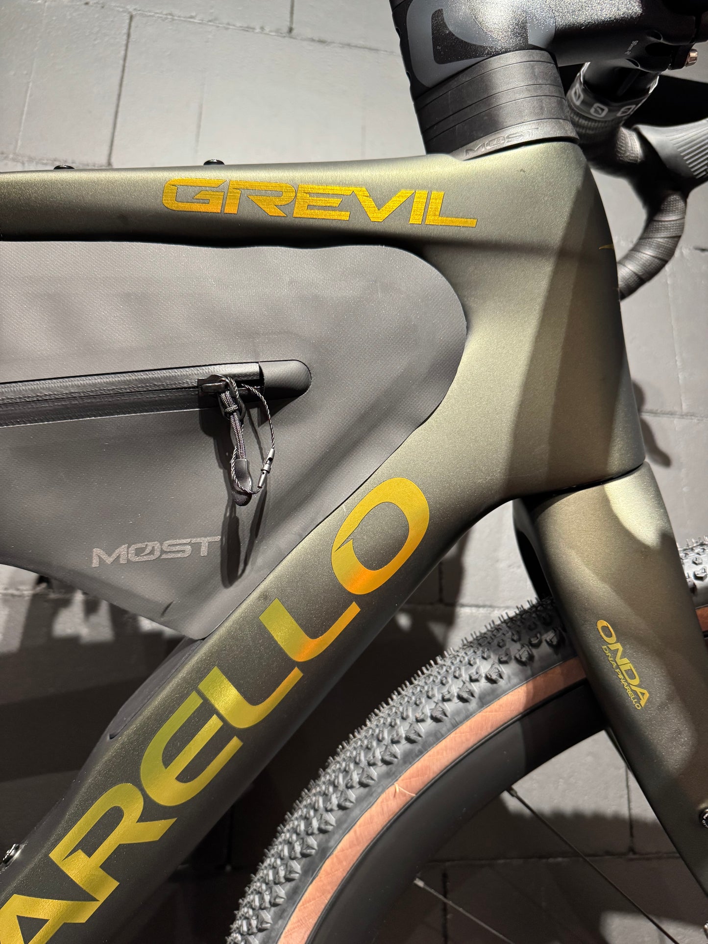 Pinarello Grevil F3 | My26 Etna Black | Sram Apex XPLR