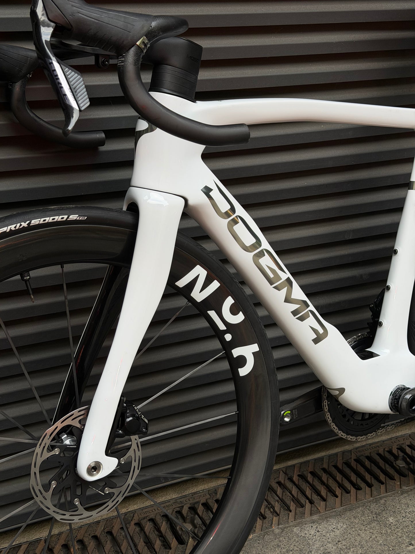 Pinarello Dogma F Crystal White | SRAM Force AXS E1 | Number Six 52/58