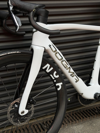 Pinarello Dogma F Crystal White | SRAM Force AXS E1 | Number Six 52/58