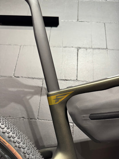 Pinarello Grevil F3 | My26 Etna Black | Sram Apex XPLR