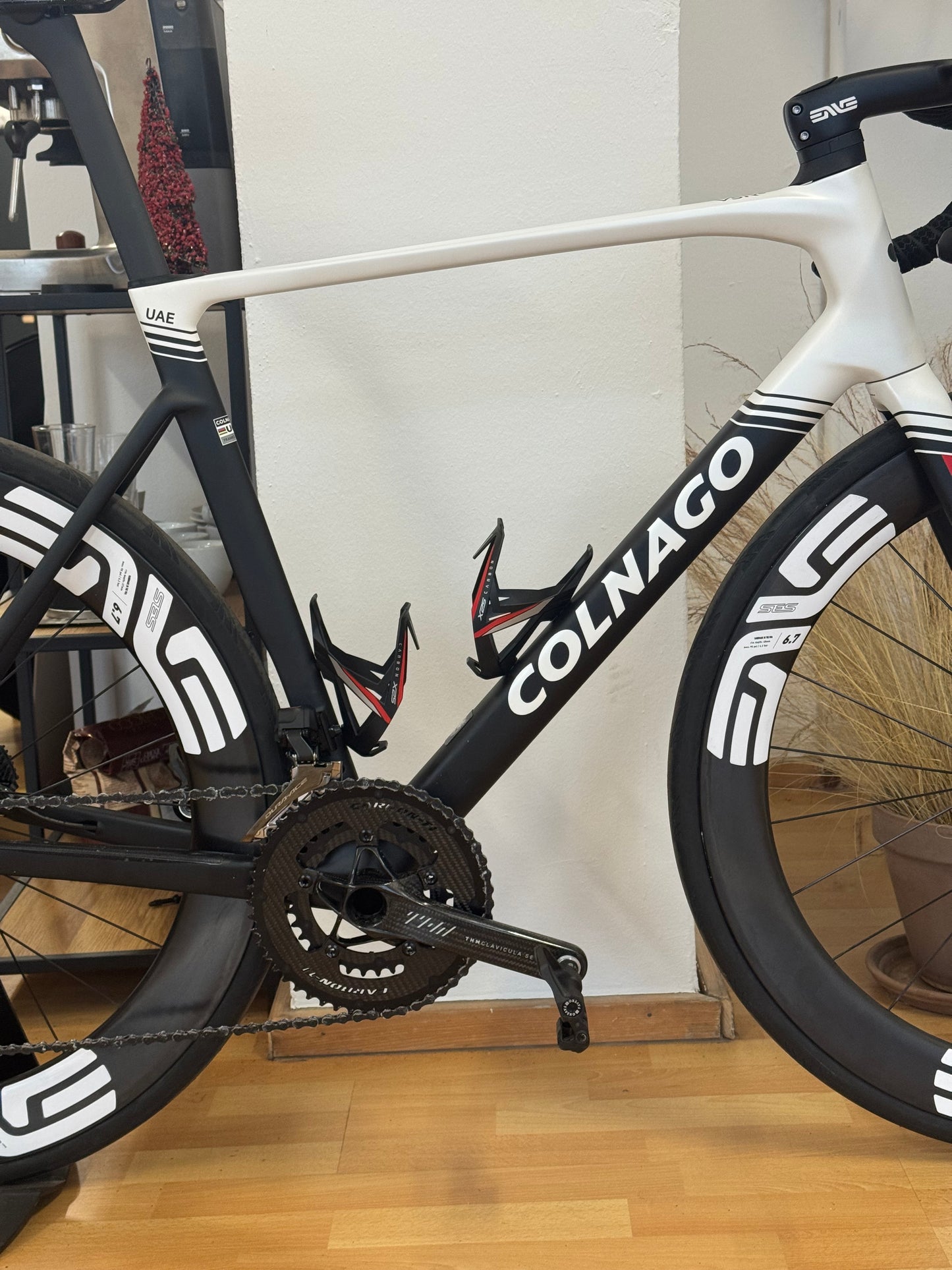 Colnago V5-RS | SDM5 - Team UAE | Custom - THM Clavicula SE | Enve SES 6.7 | CeramicSpeed