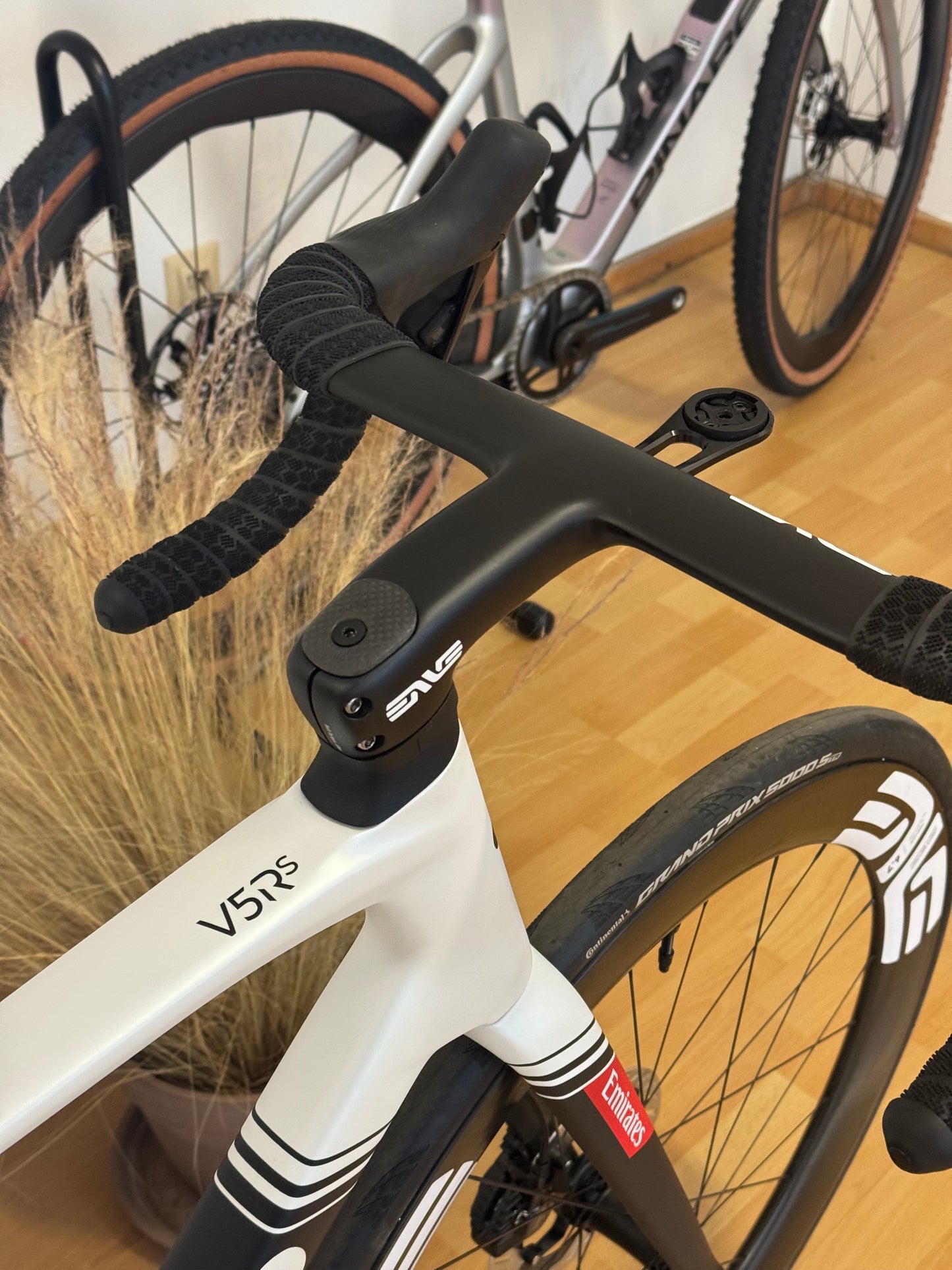 Colnago V5-RS | SDM5 - Team UAE | Custom - THM Clavicula SE | Enve SES 6.7 | CeramicSpeed