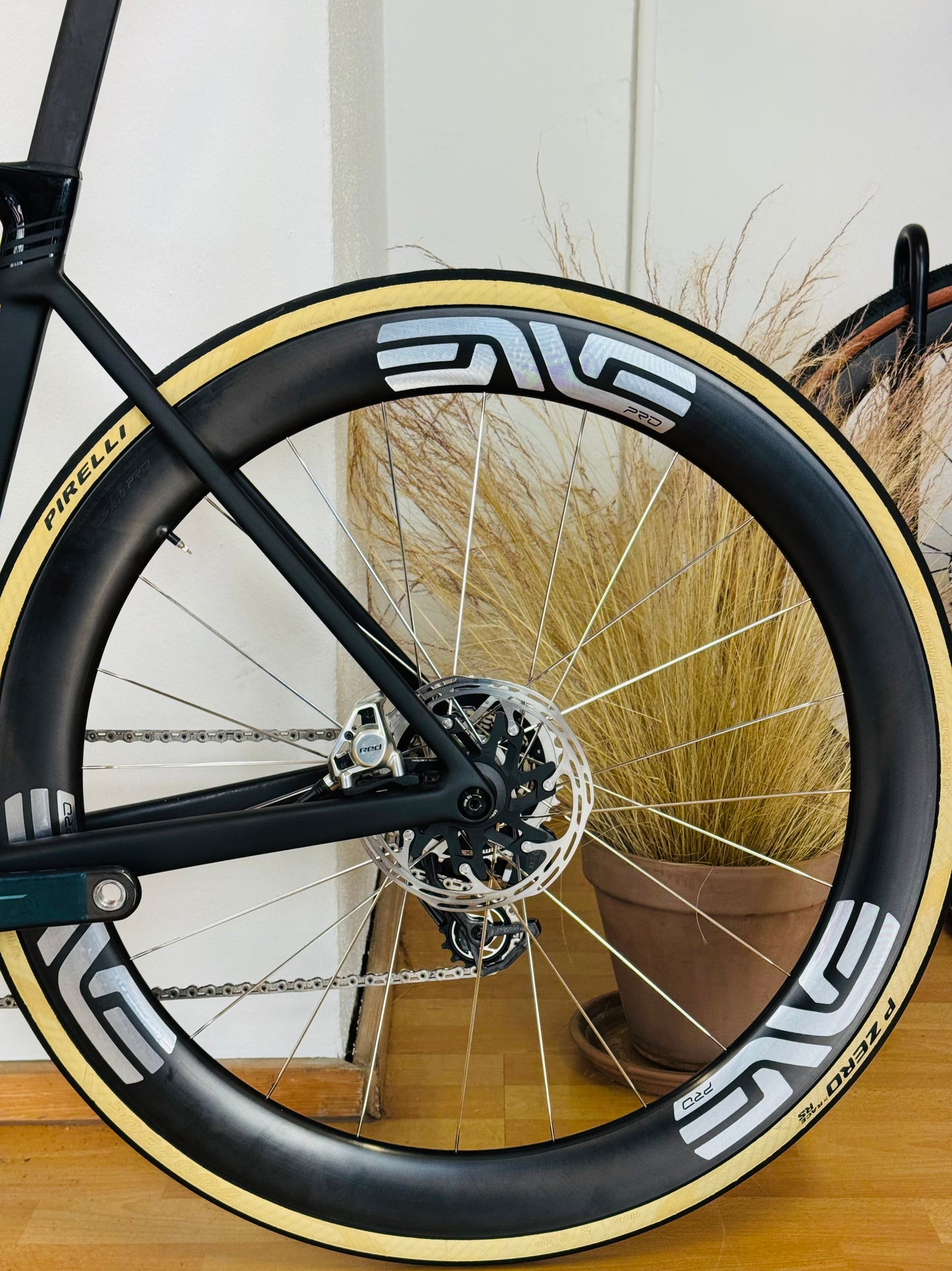Colnago V5-RS STNT - Sram Red E1 - Enve SES 4.5 Pro - Pirelli P-Zero