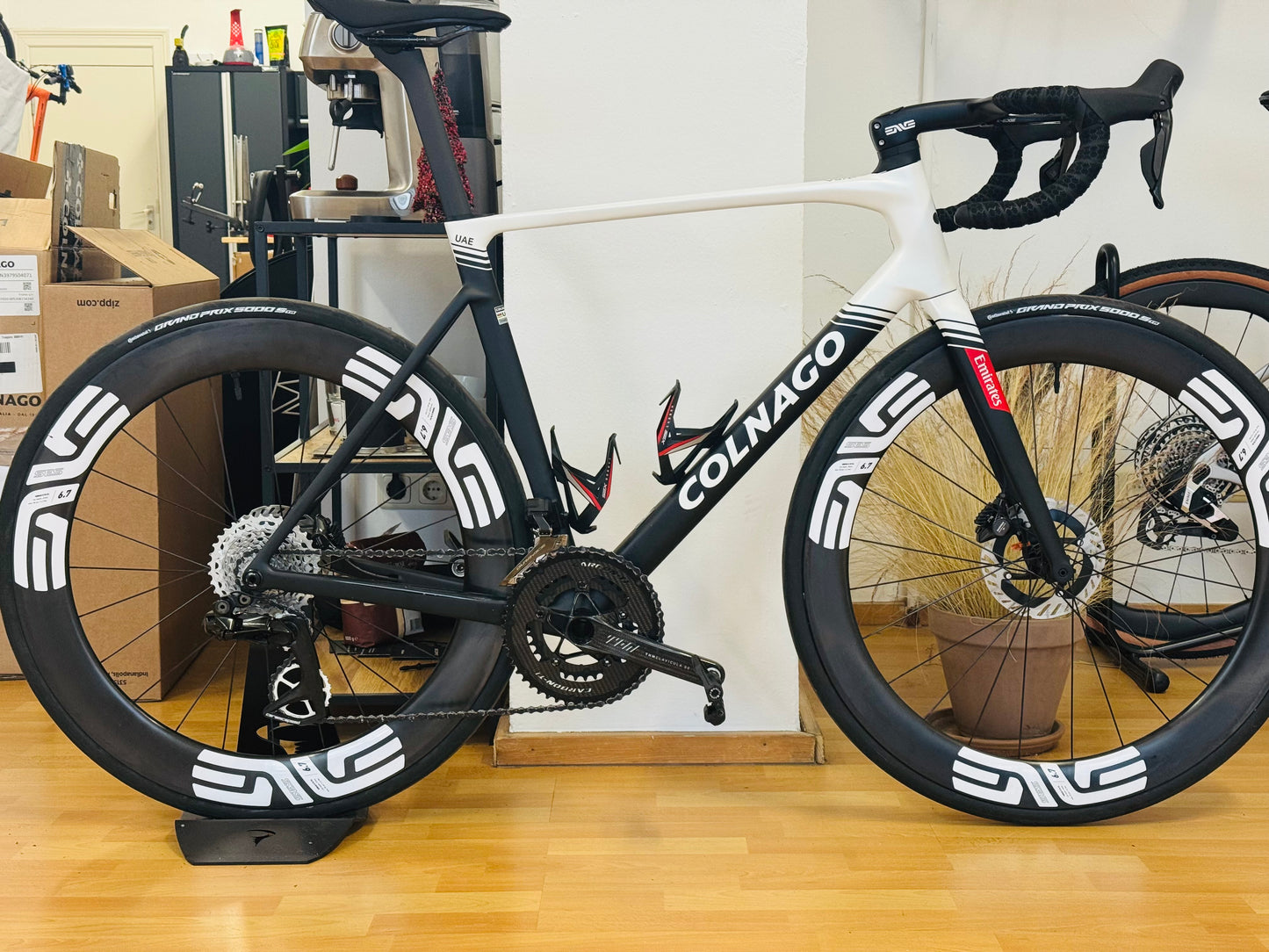 Colnago V5-RS | SDM5 - Team UAE | Custom - THM Clavicula SE | Enve SES 6.7 | CeramicSpeed