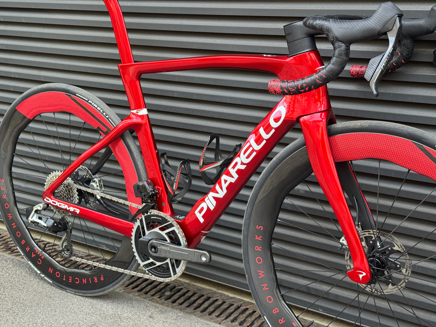 Pinarello Dogma F Starry Red | Sram Red AXS E1 | Princeton Carbonworks Vuelta Red | Roadbike