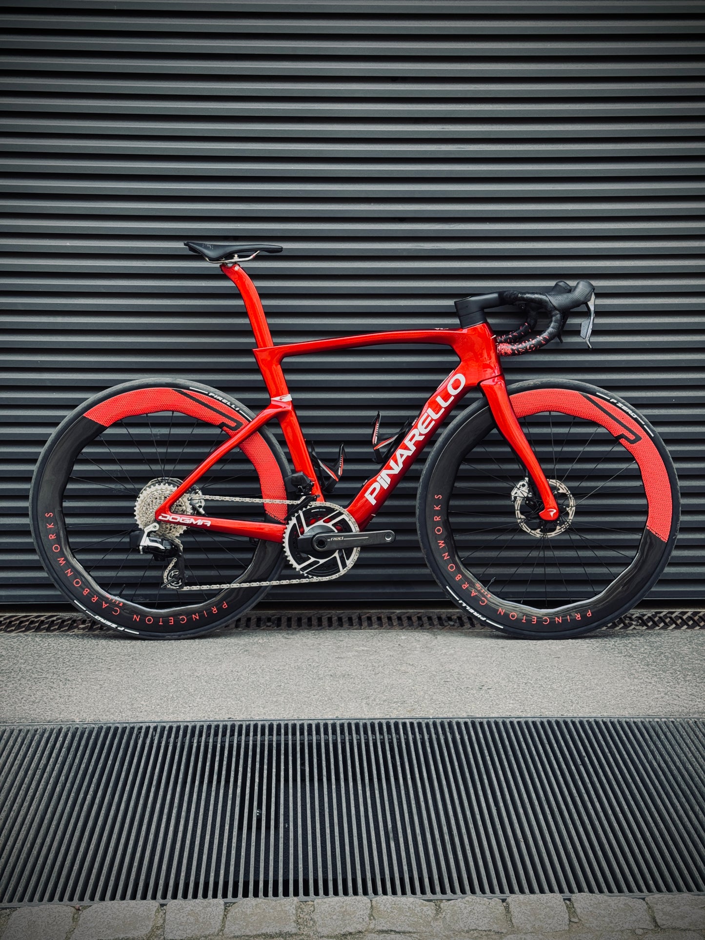 Pinarello Dogma F Starry Red | Sram Red AXS E1 | Princeton Carbonworks Vuelta Red | Roadbike