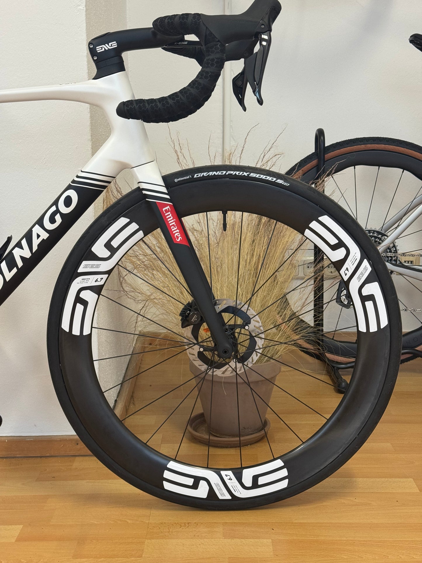 Colnago V5-RS | SDM5 - Team UAE | Custom - THM Clavicula SE | Enve SES 6.7 | CeramicSpeed