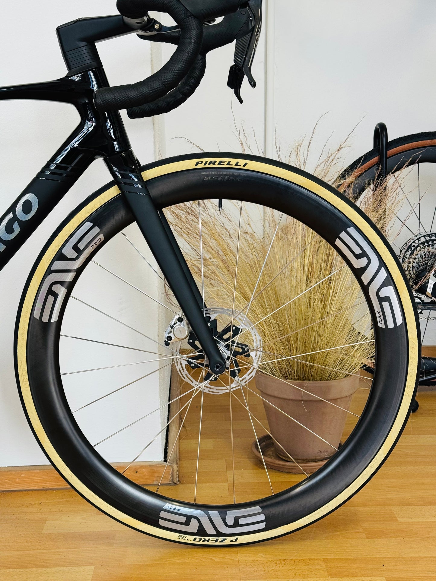 Colnago V5-RS STNT - Sram Red E1 - Enve SES 4.5 Pro - Pirelli P-Zero