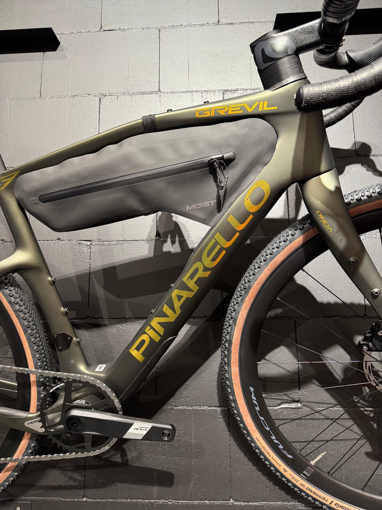 Pinarello Grevil F3 | My26 Etna Black | Sram Apex XPLR